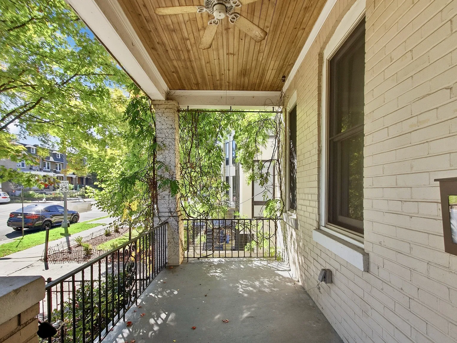 4 bed, 2.5 bath, 1800 sqft, $4,300 — Photo 2