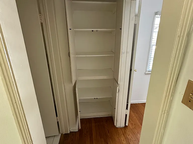 626 VETERAN AVE, Unit B, Westwood, CA 90024 - Hallway