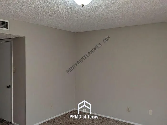 6912 Westglen Dr — Photo 1
