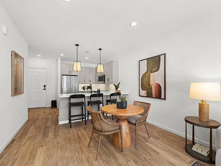 River's Edge Residences — Photo 22