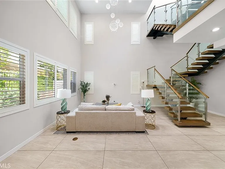 438 Sycamore Dr — Photo 6