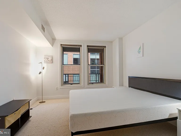 915 E St NW #1001 — Photo 14