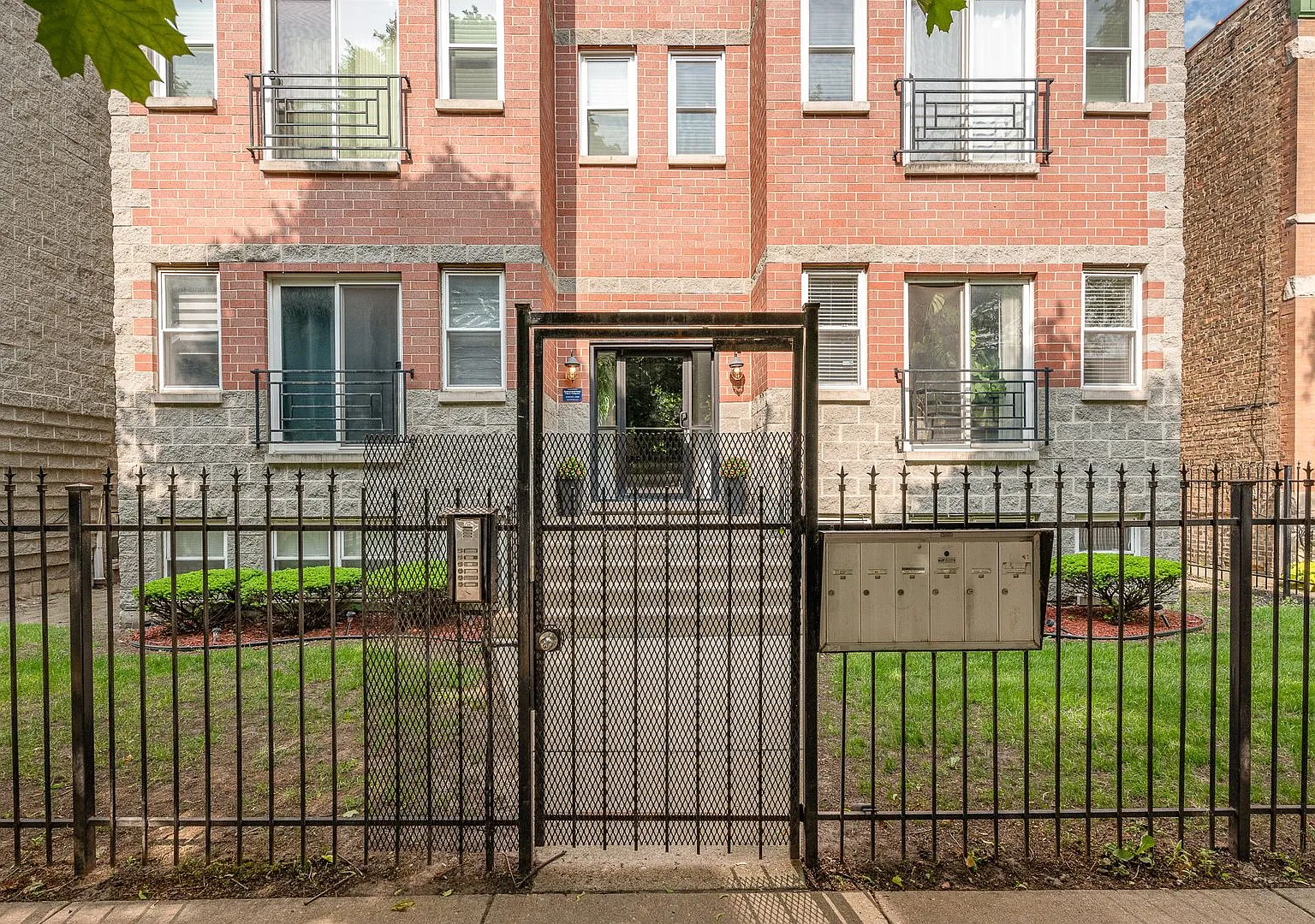 Bronzeville Beauty — Photo 2