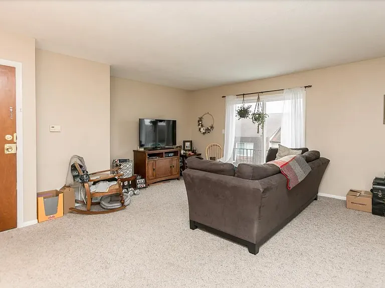 403 21st Avenue Pl — Photo 2