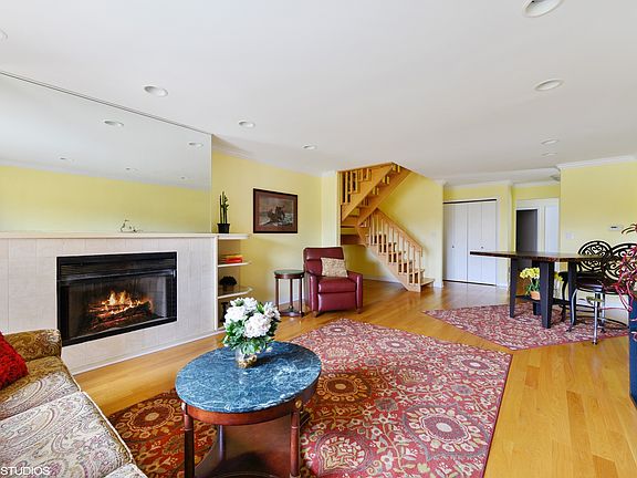 4th image of 1081 Deerfield Pl