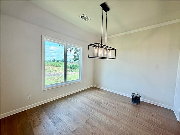 3rd image of 701 Steep Hill Ln