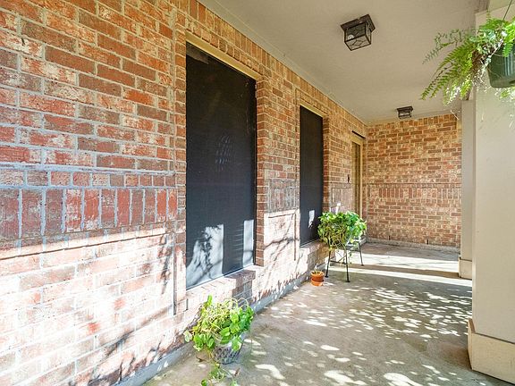 4th image of 4034 Hunnington Dr
