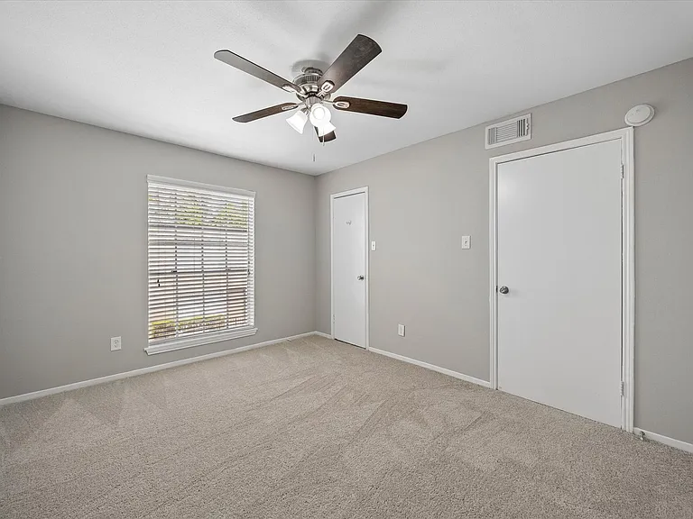 Emerson Street Apartments — Photo 14