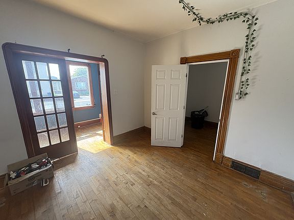 2nd image of 115 Bethune St