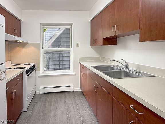 4th image of 19 Van Rensselear St APT 3
