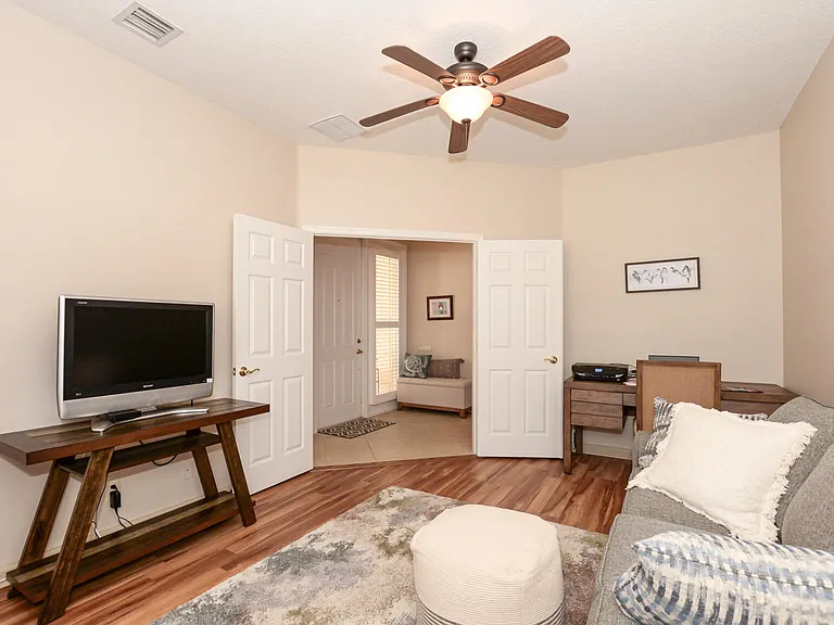 421 NW Sunview Way — Photo 32