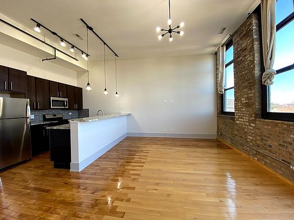 2nd image of 1436 W 21st St #322