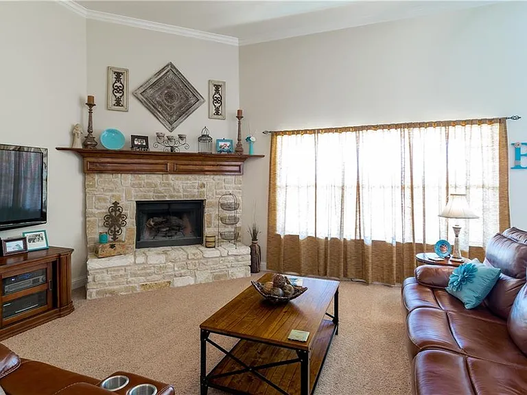 225 Glenview Dr — Photo 5