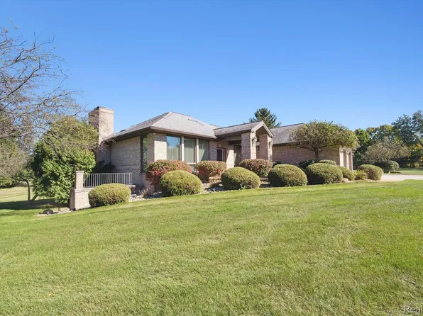 1951 Brandy Ln, Brighton, MI 48114