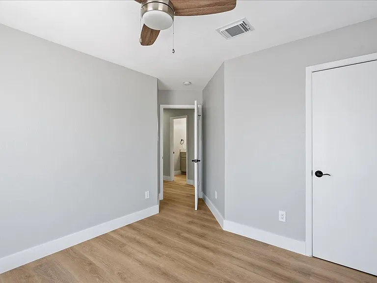 3107 E 13th St — Photo 39