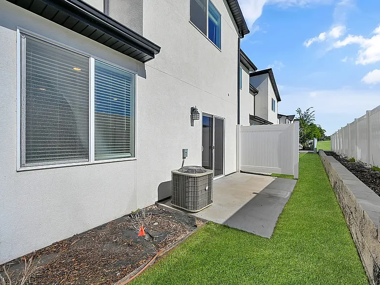 10 S 410 W — Photo 27
