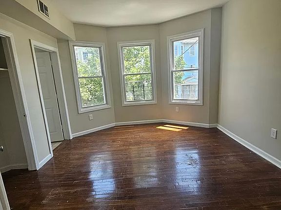 5th image of 655 S 19th St #4