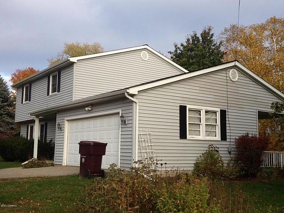 5th image of 180 Lincolnwood Dr