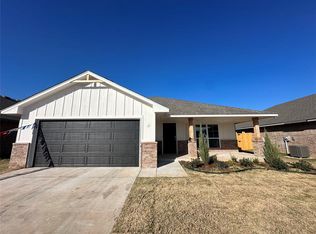 11917 SW 9th St, Yukon, OK 73099