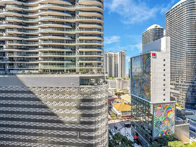 1010 Brickell Ave #1810 — Photo 27