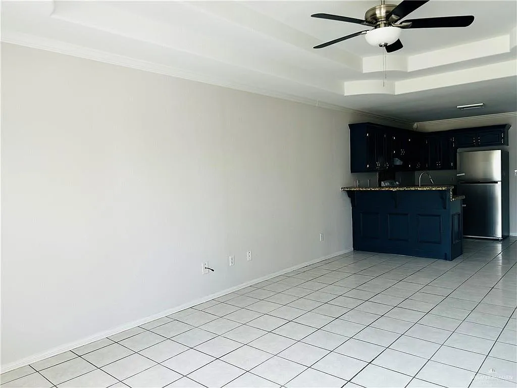 2 bed, 1.0 bath, 830 sqft, $875 — Photo 2