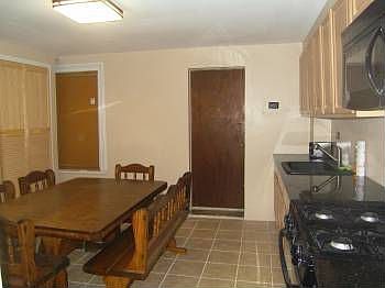 4th image of 161 Pine St
