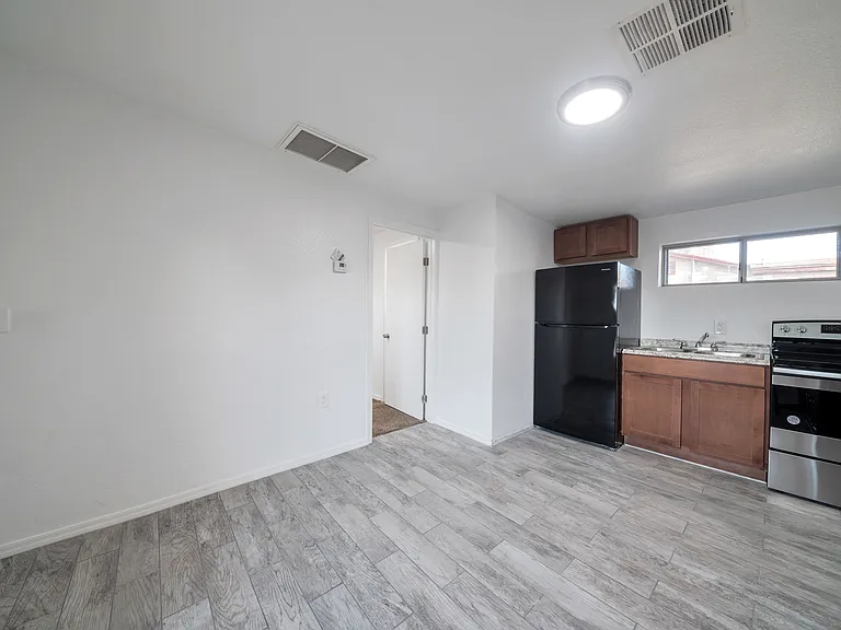1108 S 33rd Ave #Phoenix 85009 — Photo 3