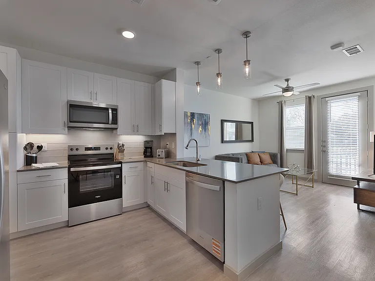 Bluffview Apartments — Photo 6
