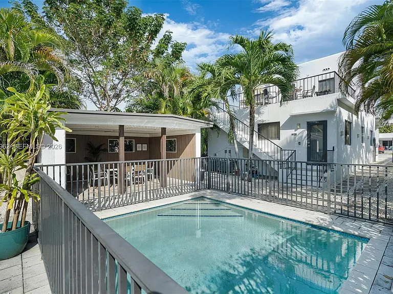 920 SW 9th St — Photo 30