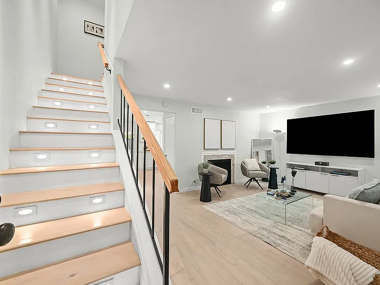 476 Sycamore Cir — Photo 5