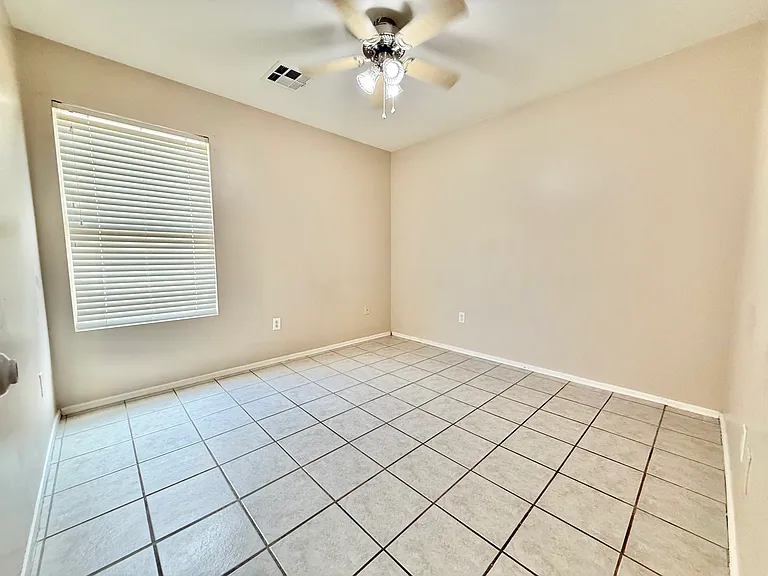 1533 S 121st Dr — Photo 10