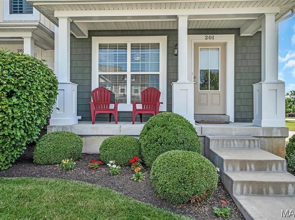201 Countryshire Dr, Lake Saint Louis, MO 63367