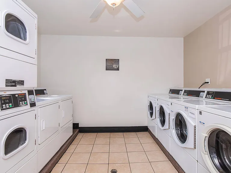 Oak Tree Court Apartment Homes — Photo 9