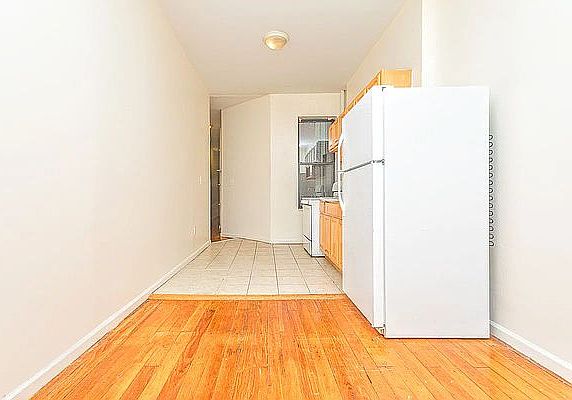 4th image of 752 Franklin Ave #2B