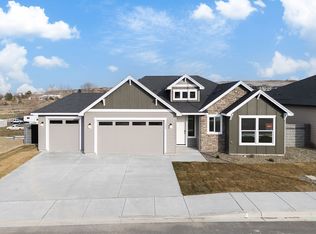 724 Tatoosh Ave, West Richland, WA