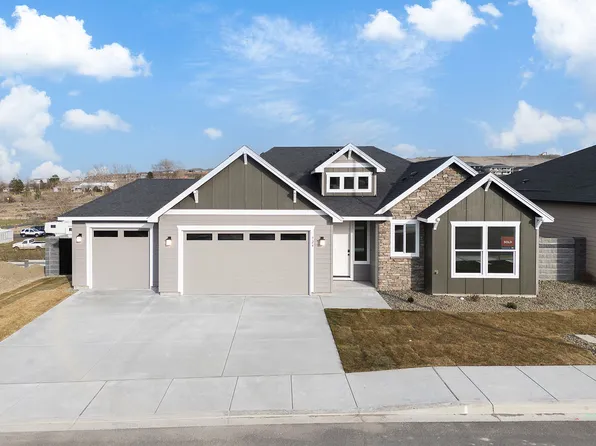 724 Tatoosh Ave, West Richland, WA 99353