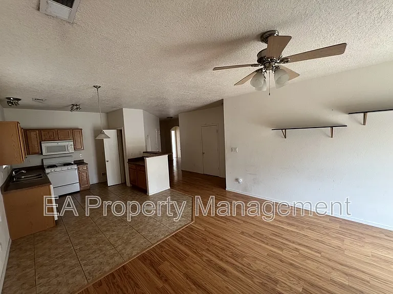 2605 Sarita Ave NW — Photo 4