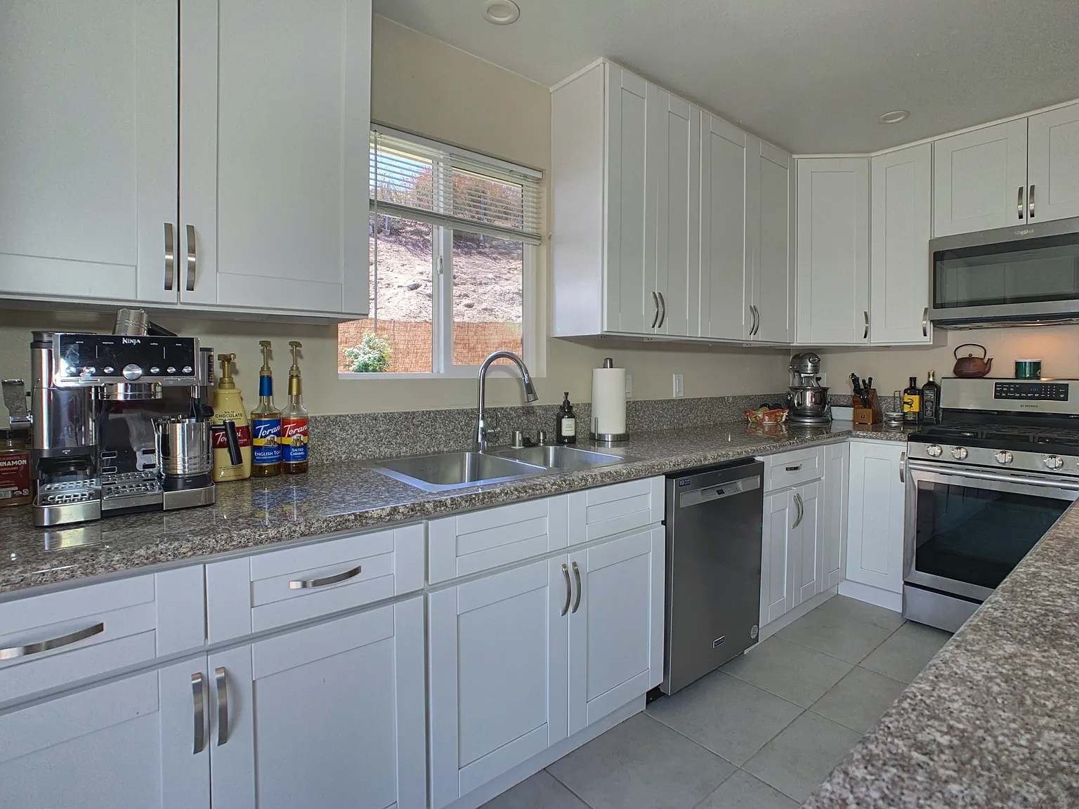 3 bed, 1200 sqft, $3,750 — Photo 4