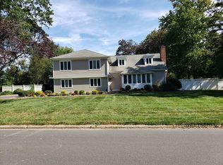 10 Huckleberry Dr N, Norwalk, CT 06850