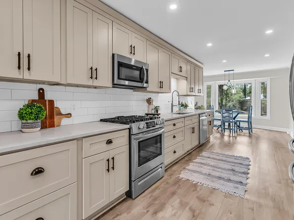 1541 Hutton Pl, Charleston, SC 29407