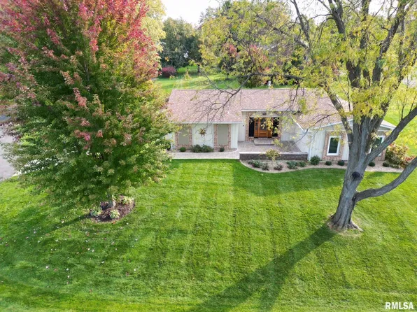 205 Illini Dr, Galesburg, IL 61401