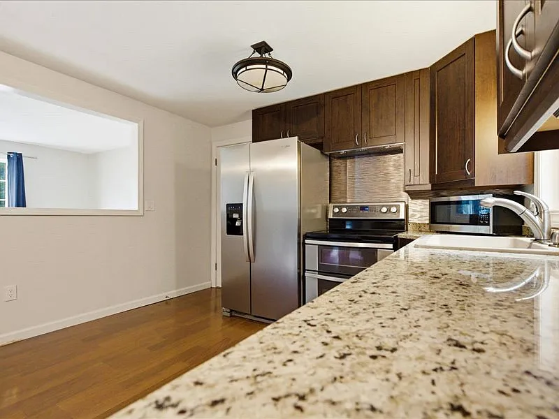 38 Stanley Pl — Photo 4