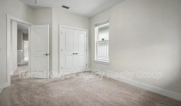 409 Crestview Dr — Photo 18