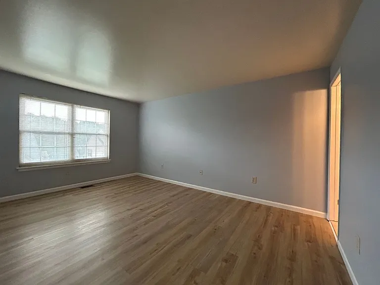 27 Martine Ct #2 — Photo 8