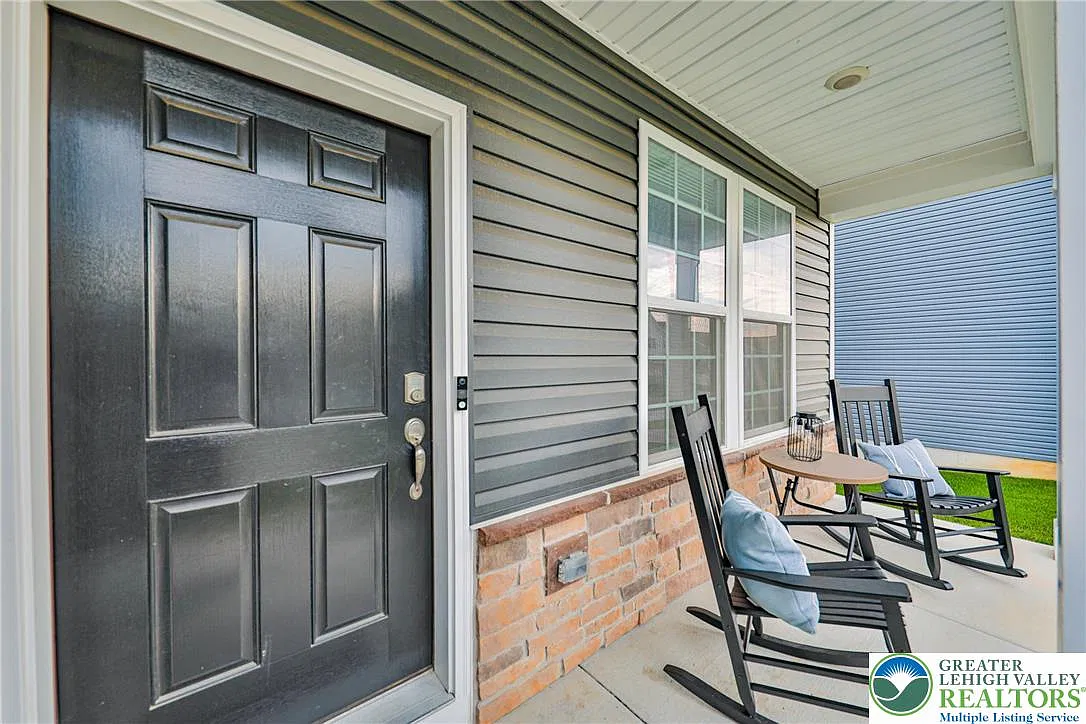 4 bed, 1.5 bath, 2648 sqft, $3,800 — Photo 4