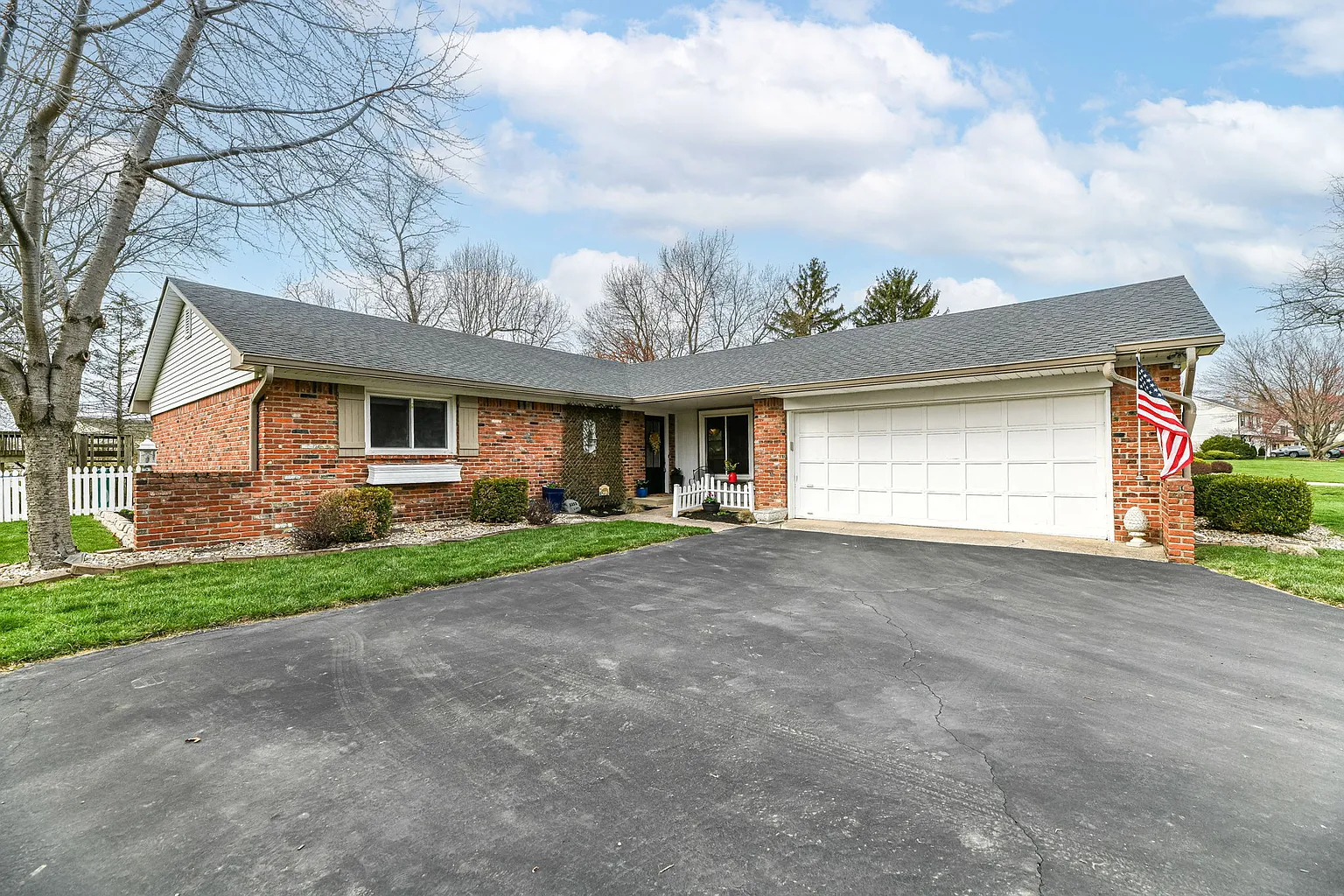 8326 Castlebrook Dr photo 1