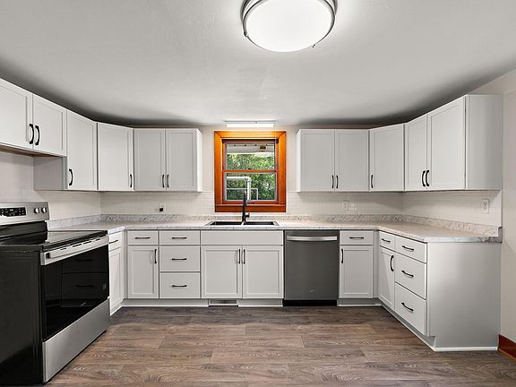 4th image of 387 2nd St S