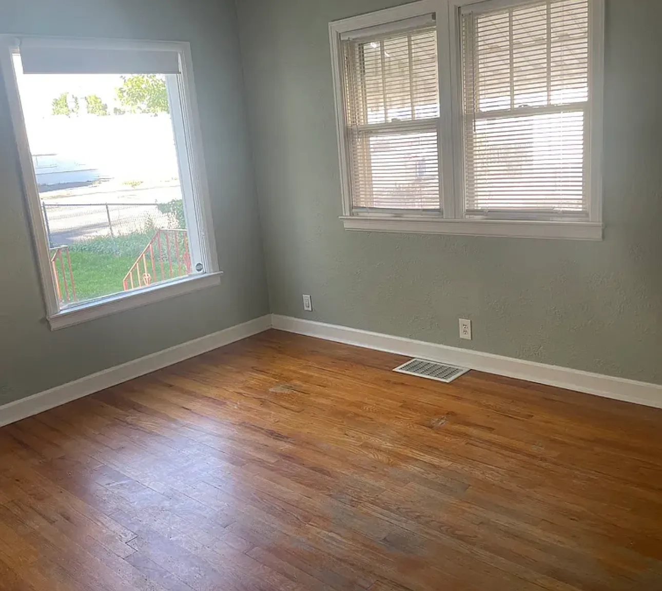 3 bed, 2000 sqft, $2,000 — Photo 1