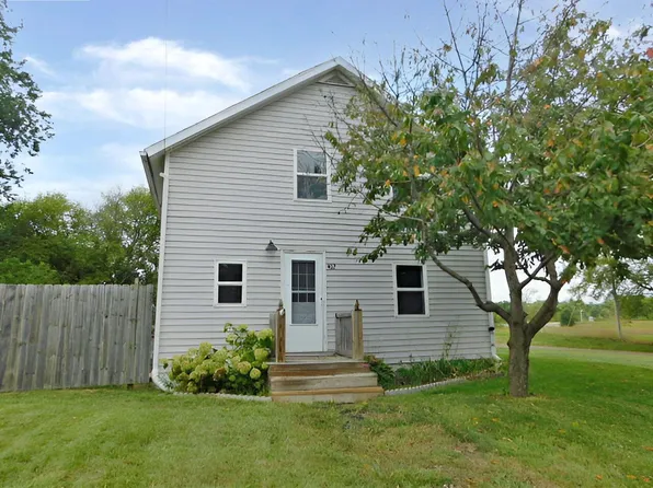 402 Beck St, Jonesville, MI 49250