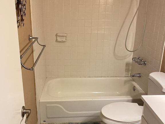 5th image of 2716 Hidden Lake Blvd Unit B